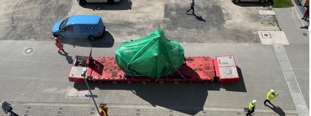 LM11 multiplet on a transport vehicle moved over the GSI campus towards the FAIR construction site. LM11 multiplet on a transport vehicle moved over the GSI campus towards the FAIR construction site.