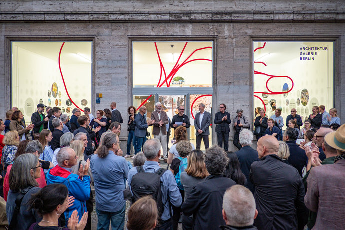 Eröffnung der Ausstellung über den FAIR-Bau in der Architektur Galerie Berlin.