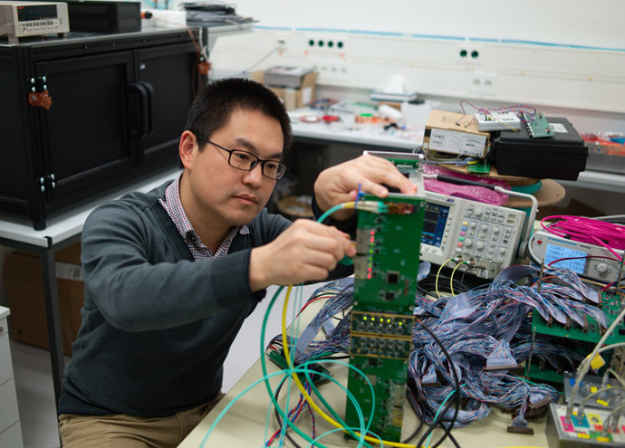  	Working on CBM data acquisition (Wenxiong)